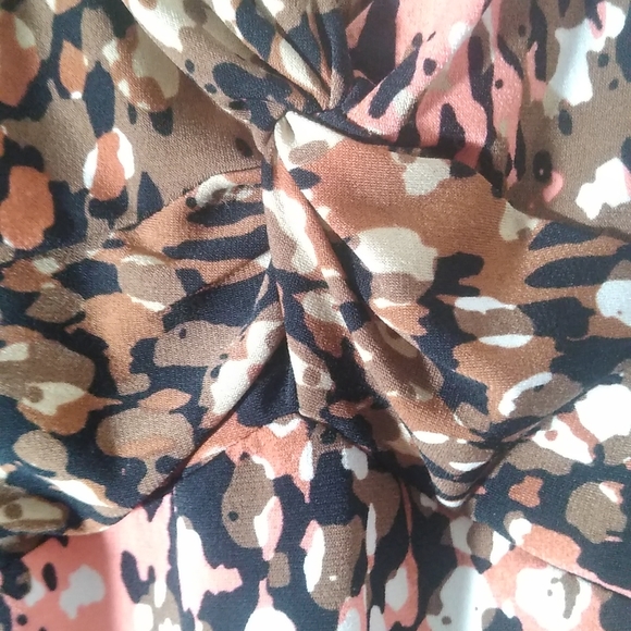 Flattering Professional Sleeveless Knit Top Twist Neck Bust Earth Tones Sze. XXL - Picture 4 of 10